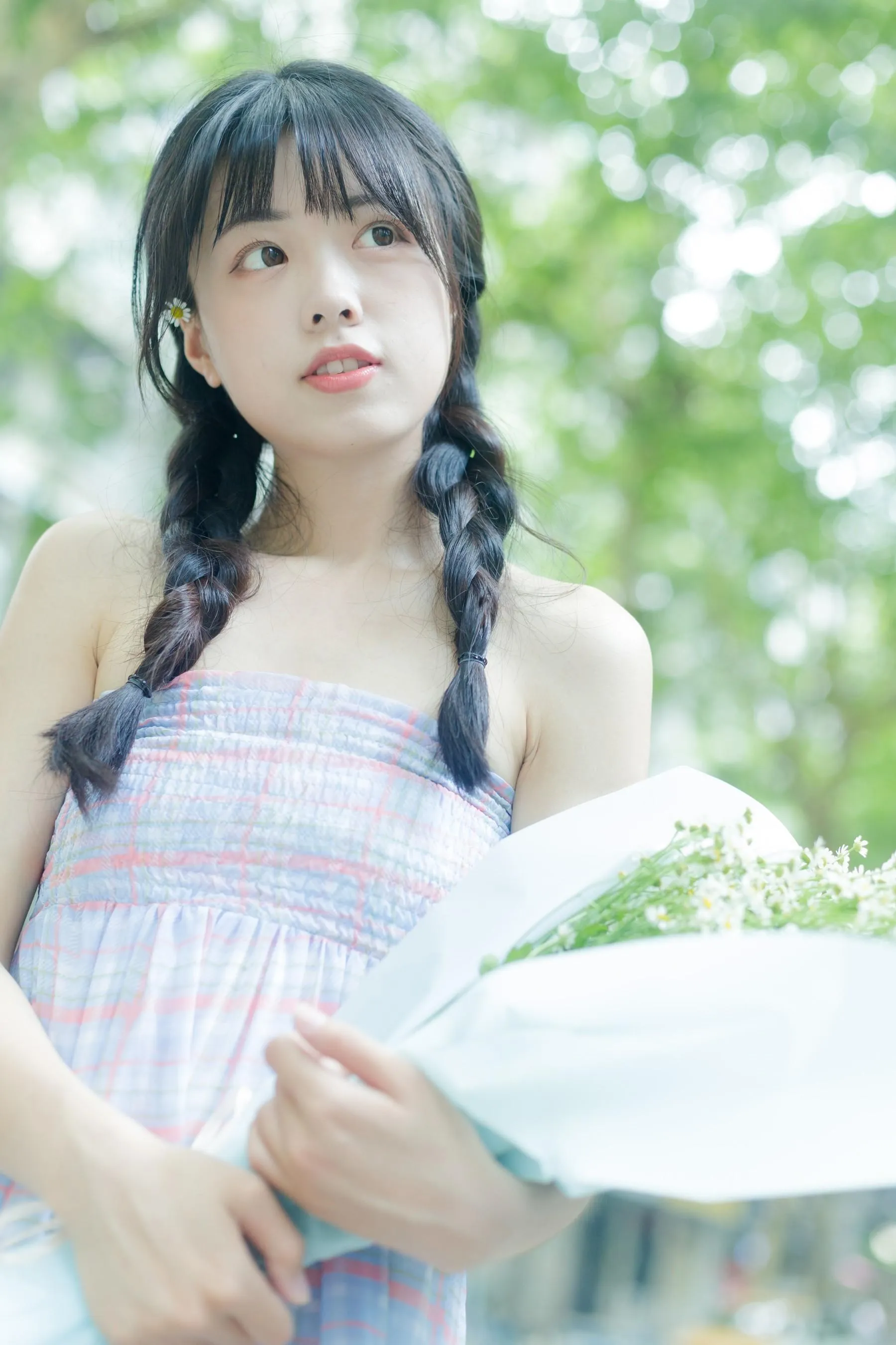[YITUYU艺图语]2022.08.12 夏天是洋甘菊的气味 可爱泡泡呀 [33P]插图9